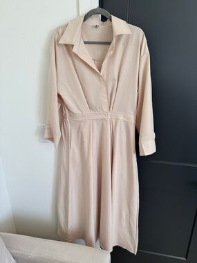 Relaxed Collared Midi Dress in Beige